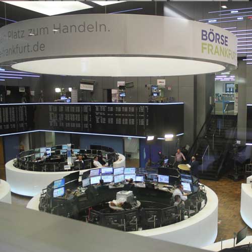 הרצאה בבורסה של פרנקפורט Deutsche Börse ותצפית על רצפת המסחר